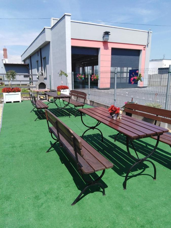 Pod Kogucikiem Aparthotel Krzyzanowice Eksteriør bilde